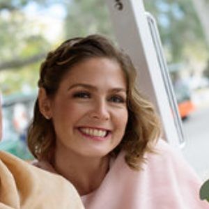 Meet your Posher, Caitlin